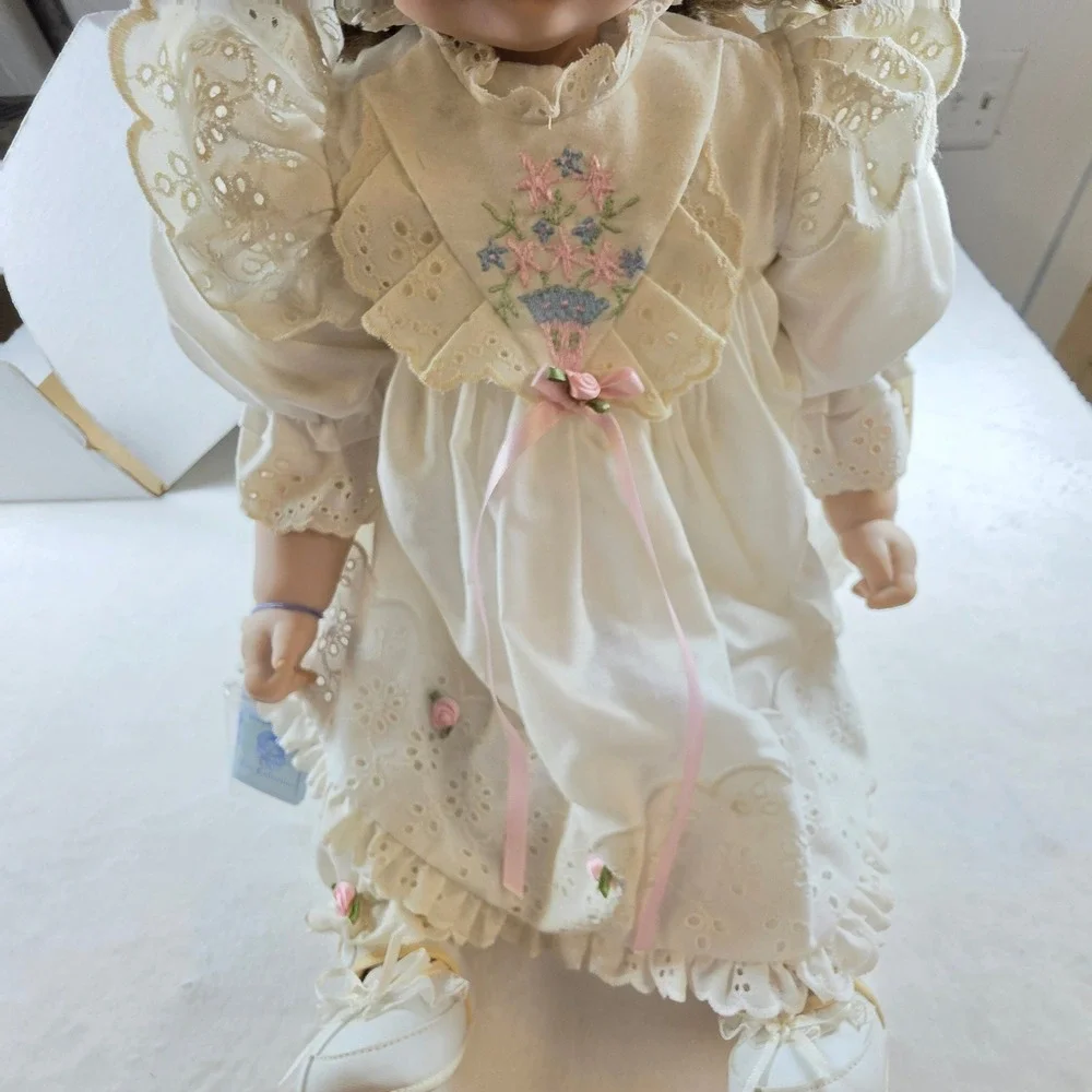 Lloyd Middleton Royal Vienna Collection Miranda Crying Porcelain Doll White Lace